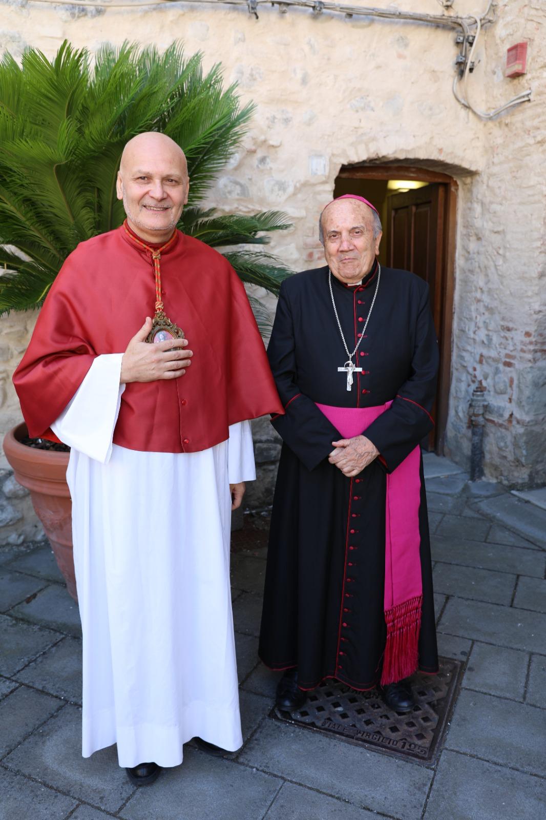 Fratel Costantino De Bellis con S.E. Mons. Domenico Sigalini